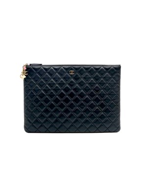  BLACK O CASE QUILTED LAMBSKIN LARGE CLUTCH Chanel  